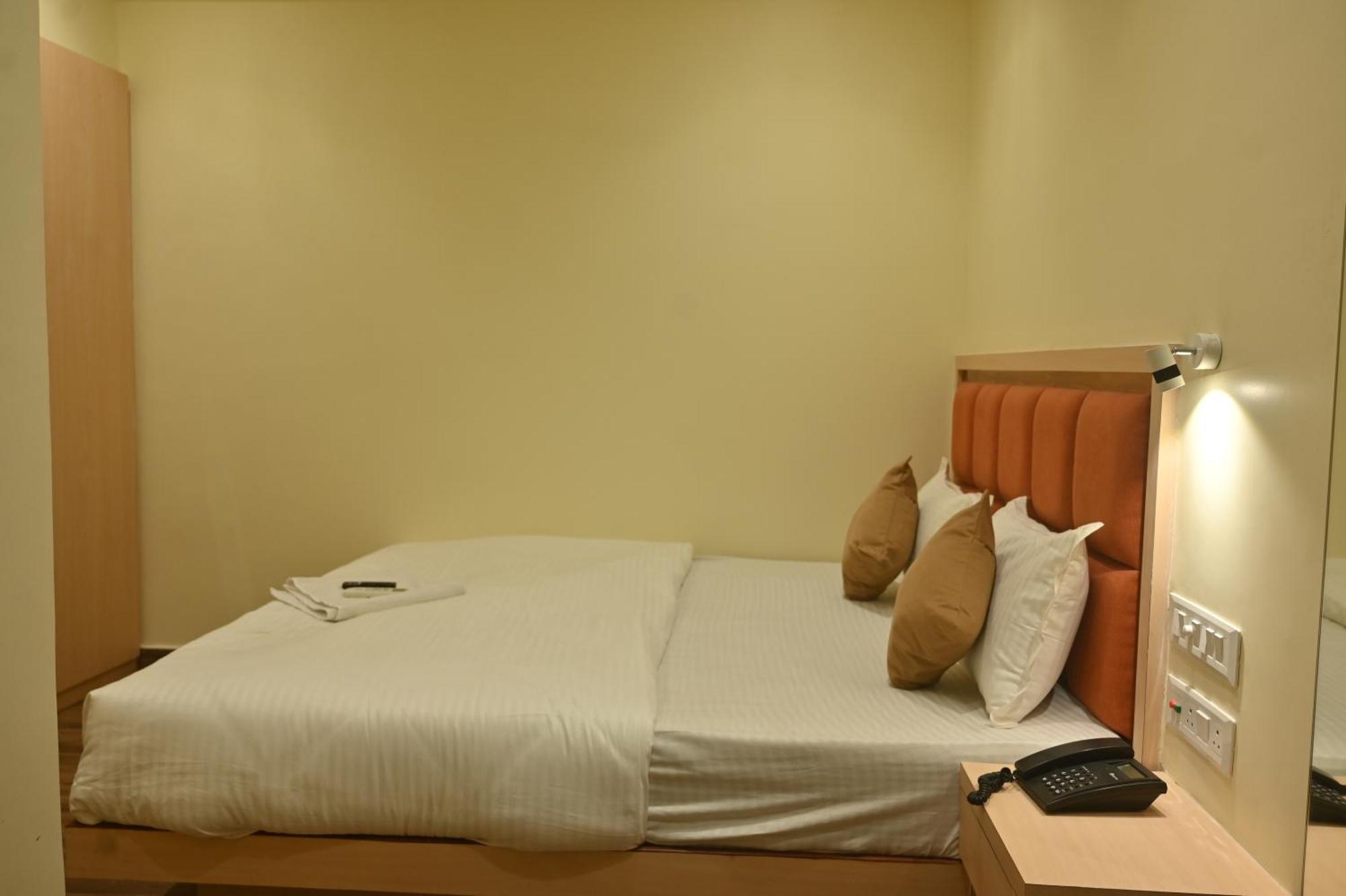 Golden Square - Kolkata Airport Hotel Exterior photo