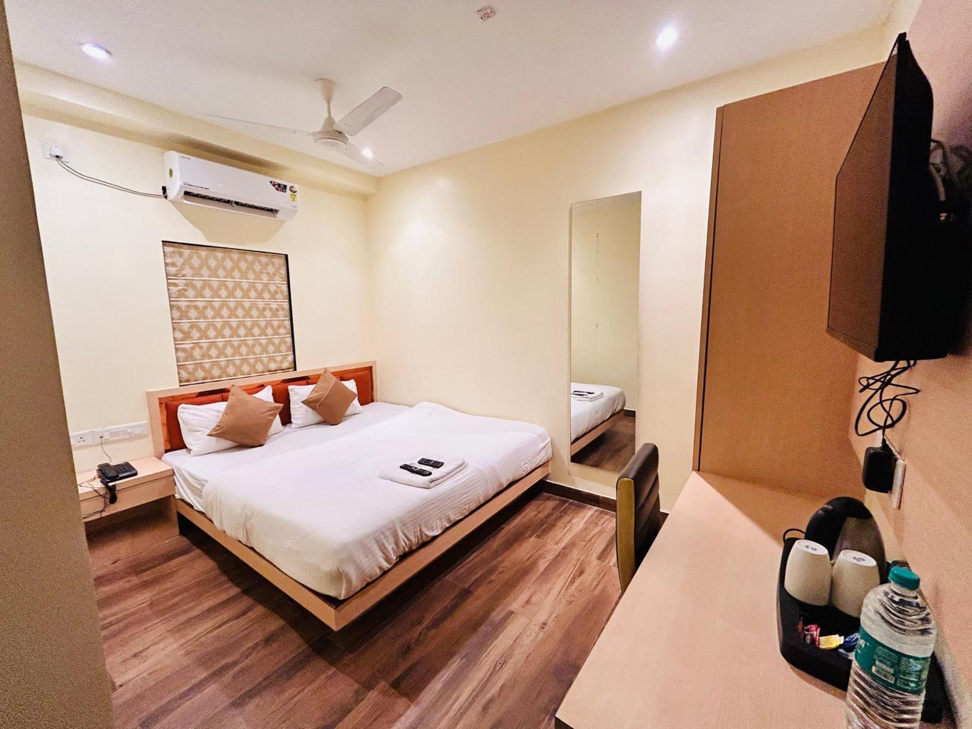 Golden Square - Kolkata Airport Hotel Exterior photo